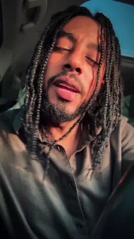 يا حامل الهم إن الهم قتال ‏الدار فانية والركب رحال ‏غداً سترحل عن دنياك تتركها ‏فليس في القبر لا أهل ولا مال ‏فوض أمورك للرحمن في ثقةٍ ‏فلم تخب عند رب العرش آمال . . . #الشعب_الصيني_ماله_حل😂😂 #محمد_سيف #اكسبلور #أشعار_قصايد #اقتباسات 