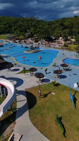 Você sabia que o paraíso em Nova Iguaçu? 😎 Pois é… e ele tem nome: Aquadventure! Aqui tem toboáguas gigantes, área kids, quiosques, churrasqueiras, que já viralizou na Baixada. Vem curtir um dia inesquecível com a família, os amigos e muita vibe boa! 📍 Estrada Velha de Carlos Sampaio, 19 – Austin, Nova Iguaçu - RJ 📞 WhatsApp: +55 21 97047-5793 🕘 Funcionamos todos os dias, das 9h às 17h.