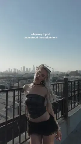 phot idea for ya 🖤 my new favorite pics • #photoideas #photoinspo #selfphotography #poseideas #outfitinspo 