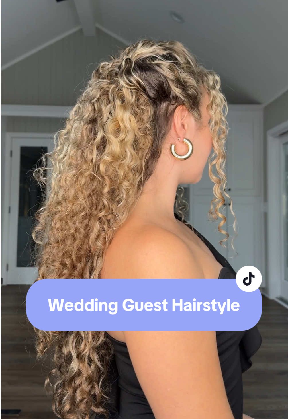 easy wedding guest hairstyle on curly hair ✨ save & try! #weddingguesthair #hairtutorial #hairstyleideas #formalhairstyle #curlyhairstyles 