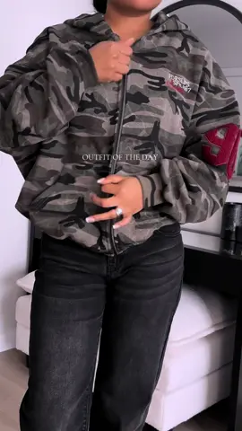 Love a oversized hoodie🖤#casualoutfits #outfitinspo #fyp #blackgirltiktok #OOTD 