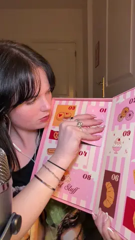 AD ASMR UNBOXING THE FIRST 6 DAYS OF SHEGLAMS Sugar, Spice & everything glam advent calender !! This packaging was adorable and everything was full sized! What a treat!! You guys will have to gift yourself this advent calender to see what the remainder of the products are!! Cannot wait to use !! @SHEGLAM  #sheglam #sheglamadventcalendar #sheglamblackfriday #fullfaceofsheglam #sheglamcollection 