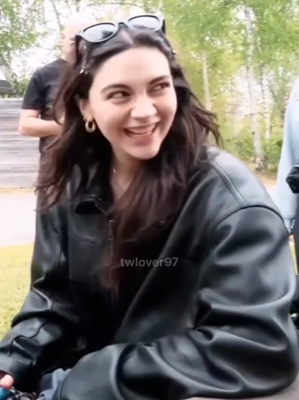 Ale: está buenisimo esto 🤠    #thewarningrockband #alejandravillarreal #paulinavillarreal #danielavillarreal #regio 