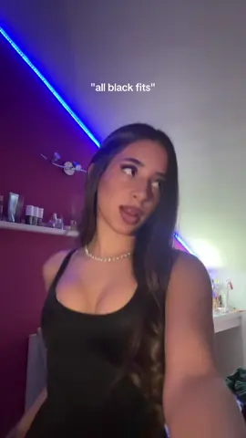 🫠🫠#andiamoneipertee #fyp #viralvideos #blackfits 