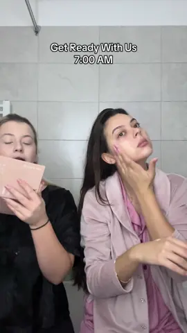 Doar dacă punem muzică populară nu ne bate vecina în perete 🤣 #fyp #grwm #makeup #muzica #românia 