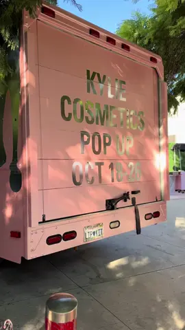 King Kylie pop up @Kylie Cosmetics
