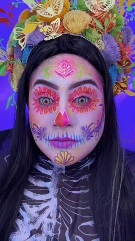 Cuando tu amiga, la profesional en maquillaje artístico, te maquilla de Katrina, cuando querías un maquillaje sencillo #tiktokhalloweencontest  #catrinamakeup #catrina  #makeup 