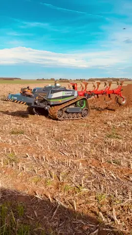 🇫🇷Une première en France pour cette charrue hors raie Grégoire Besson & ce robot autonome de chez AgXeed B.V. Mais où va ton ?? 😱 #AgXeed #AgBot #Agritechnica2025 #InnovationAgricole #RobotiqueAgricole   