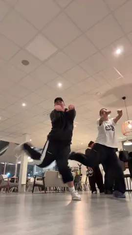 Break your legsss😂😂😂 #fyp #dance #foryoupage #trend #viral 