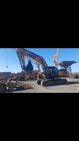 📦 عملية شحن و جمركة المركبات 🚗 | ميناء جنجن - جيجل نقوم بتولي جميع مراحل شحن آليتك من ميناء جنجن بجيجل إلى غاية الجمركة النهائية بكل احترافية و سرعة. خدماتنا تشمل: 📄 متابعة الإجراءات الجمركية الكاملة 🚢 استلام المركبة من الميناء 🧾 إعداد و إيداع الملف الجمركي 🚚 تسليم المركبة جاهزة بعد الجمركة Transitaire جمركة: شريكك الموثوق في خدمات العبور و الجمركة داخل الجزائر 🇩🇿 #transitaire #jijel #sany #djendjen_port_jijel #exportvoiturealgerie 