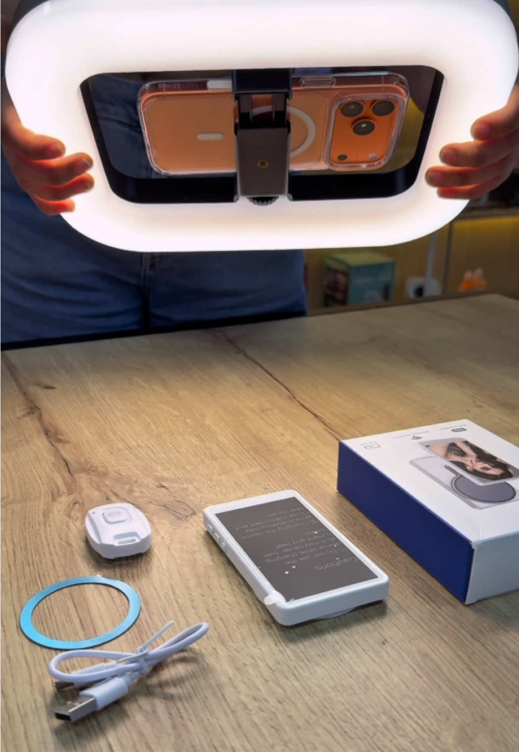 Estabiliza e ilumina tus foto y videos con nuestra nueva JAULA RGB PORTÁTIL 🎥🎬🎞️ Ideal para emprendedores y creadores de contenido 🤳 #fotografia #influencer #creadoresdecontenido #emprendimiento #live 