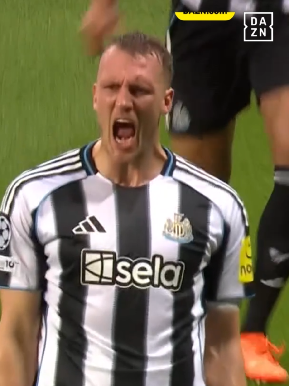 ¡QUÉ LOCURA EL EFECTO QUE LE METE DAN BURN CON ESE FRENTAZO! 😱 Disfruta de la@championsleague en español en EEUU, en DAZN #UCL #deportesentiktok #tiktokfootballacademy #Newcastle