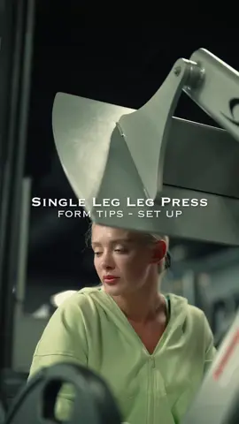 a lunge alternative for stronger legs💪🏻 ➡️ I know life gets busy, but you don’t have to keep showing up to the gym unsure if you’re doing things right. I’d love to help you feel confident in your form so that anxious, “am I doing this right?” feeling can finally fade away 🫶🏼 Click the link in the bio and let’s build a routine that fits your life and goals 🤗 #legday #legdayworkout #workouttips #workouttip #legworkoutforwomen           