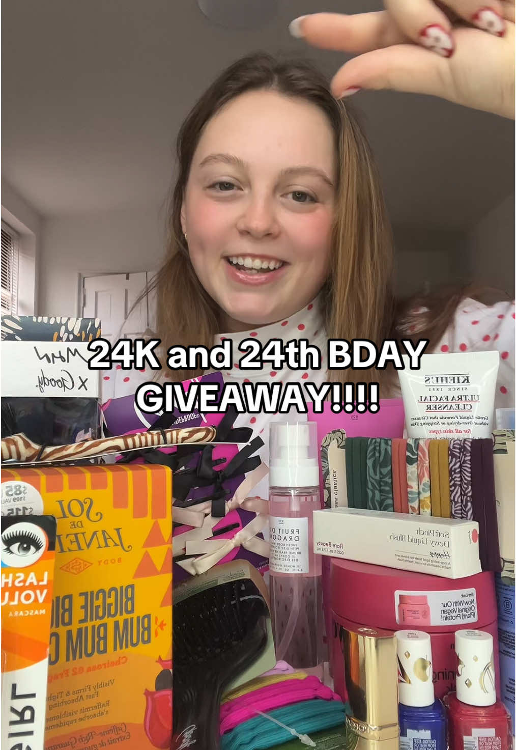 I love doing giveawayssss 😌  RULES:  - must be following @katkramerr on TikTok at time of winner being picked -comment a fall emoji - like 🍁🍎🎃 -bonus entries for following @kat.k on Instagram  -winner will be picked November 19th, if doesn’t respond within 24hrs new winner will be selected! #giveaway #nyc #contentcreator #present #24 