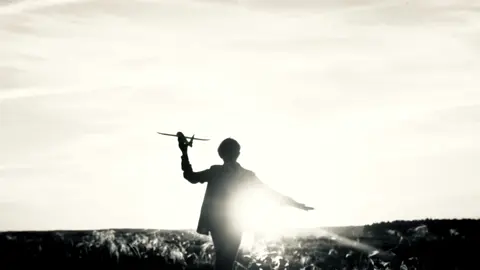 Versuch noch ein musik video dazu zu machen das ist so im groben mein Entwurf dazu #darktechno #tekk #hardtechno #daslebenisteinremix #techno 