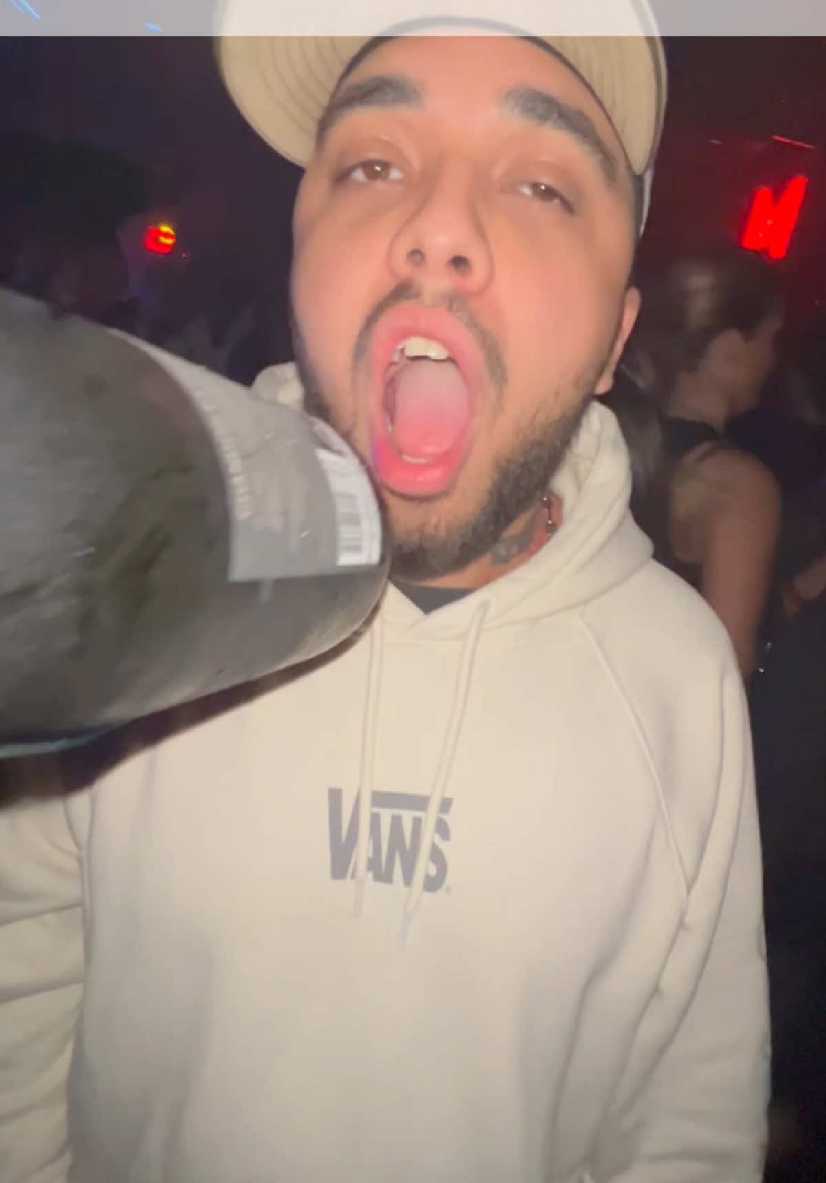 Acompañenon a salir de joda