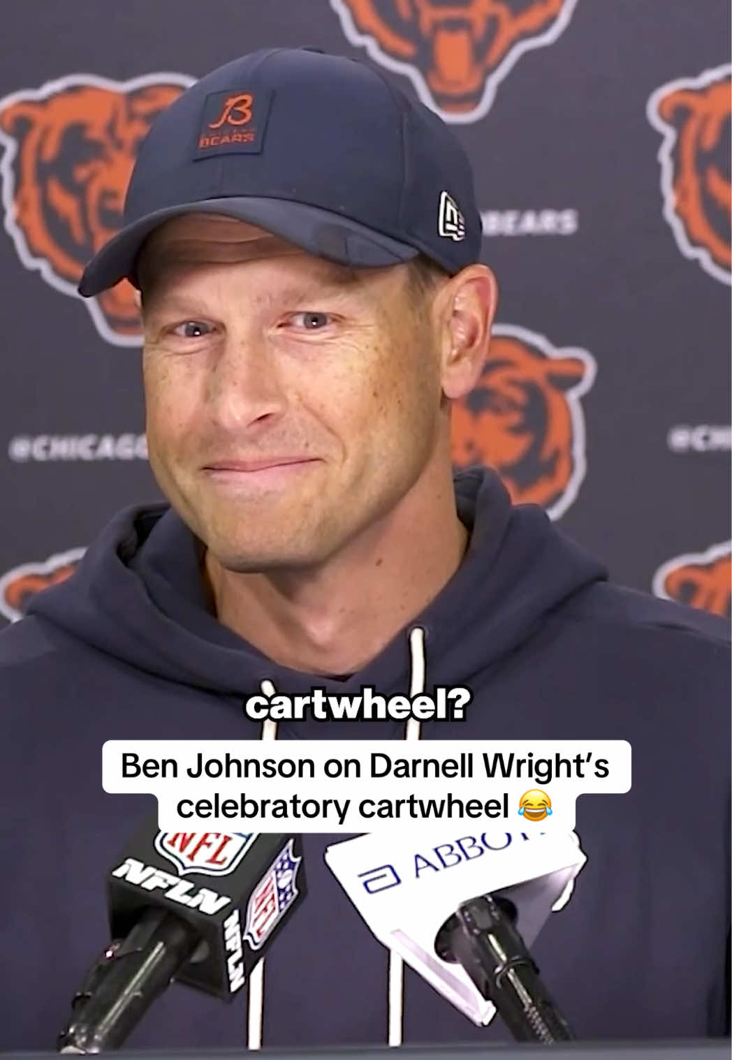 6’5 325 pound Darnell Wright casually hitting a cartwheel during a TD celebration is absolutely insane 😭 #chicagobears #nfl #football 