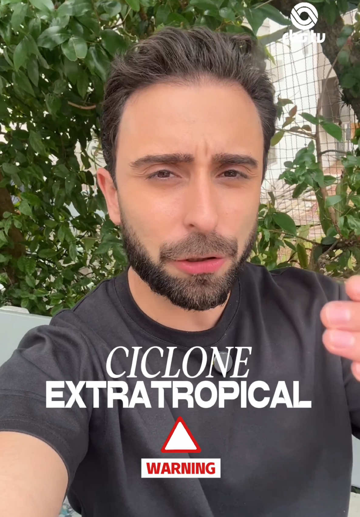 ALERTA DE CICLONE ⚠️ Atenção para a previsão do tempo que vai mudar nos próximos dias. Na madrugada de sexta para sábado, rajadas de vento e muita chuva vão chegar ao RS. Confira as regiões mais afetadas ⛈️