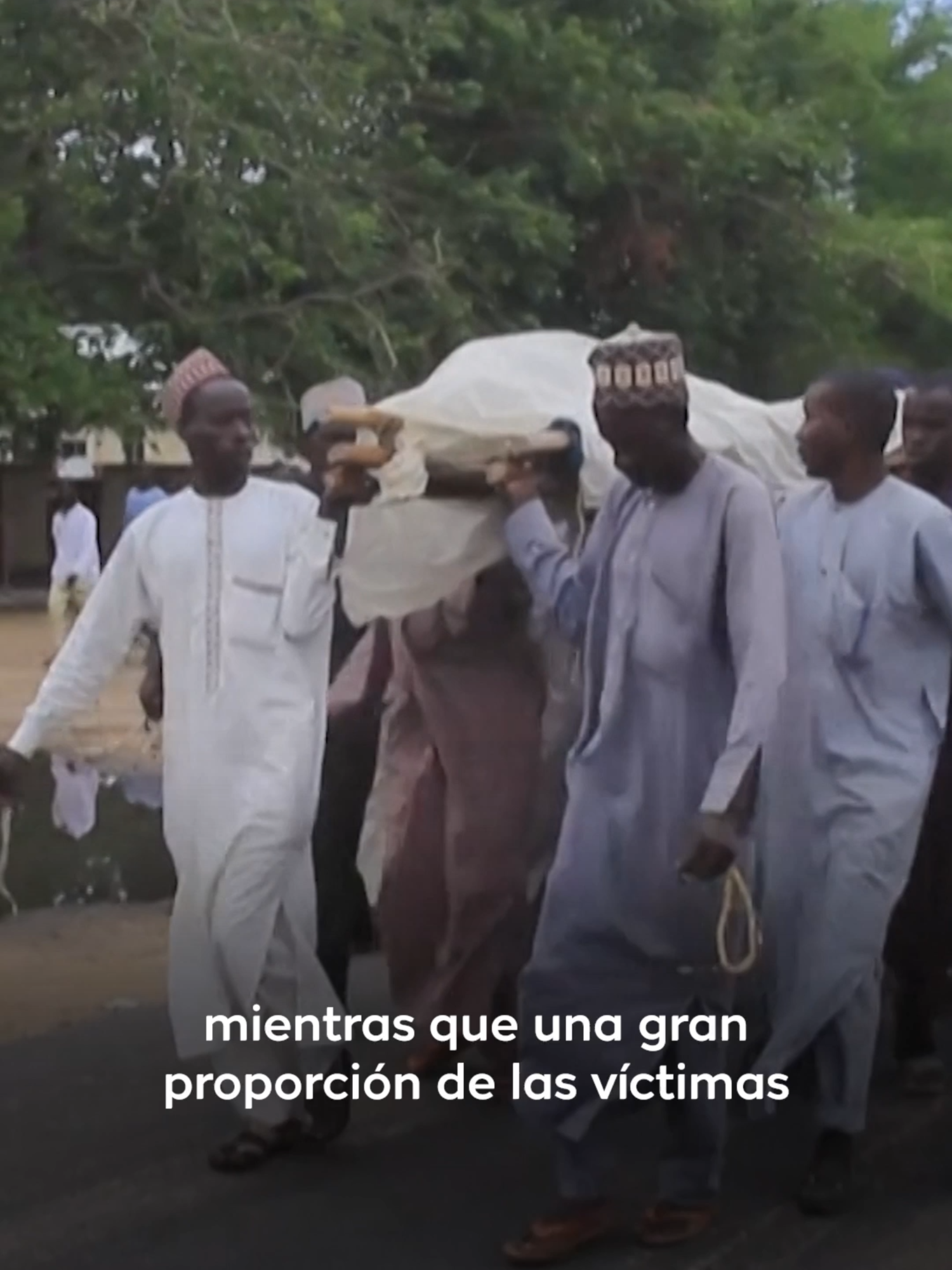 El presidente estadounidense Donald Trump sostiene que los cristianos están siendo “masacrados” en Nigeria. Sin embargo, los datos y testimonios locales presentan un panorama distinto.    ¿Qué afirmaciones son ciertas y cuáles no?, y ¿qué está ocurriendo realmente sobre el terreno? #trtespañol #parati