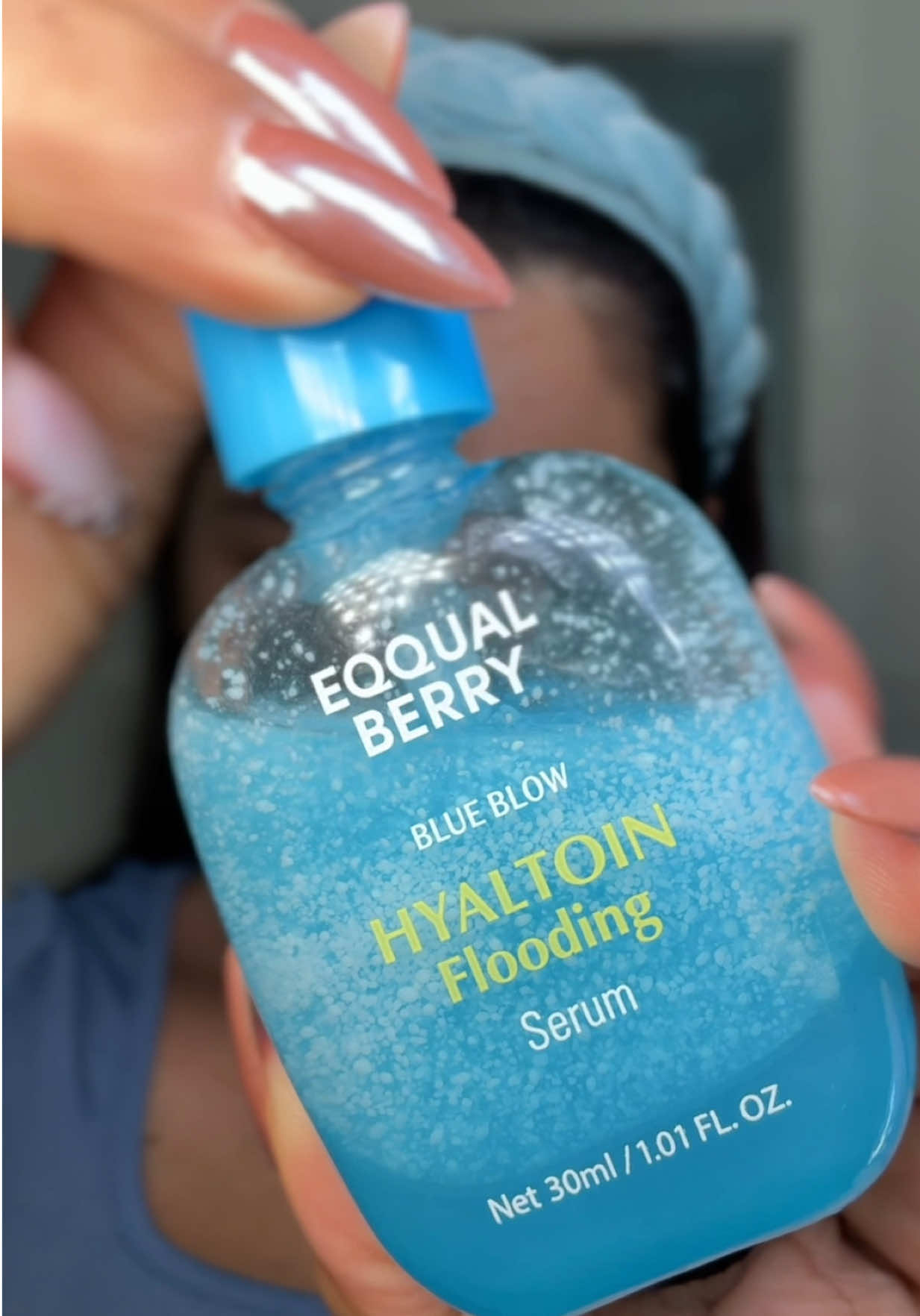 Sufres de piel deshidratada, aquí te muestro un producto que puede ayudar con eso y es el Hyaltoin Flooding Serum de la marca coreana @EQQUALBERRY 🩵⬆️. Link directo arriba en mi biografía ⬆️⬆️ . . . . . #hyaltoinfloodingserum #dehydrationlines #hyaluronicacid #eqqualberry #dryskin  . . .