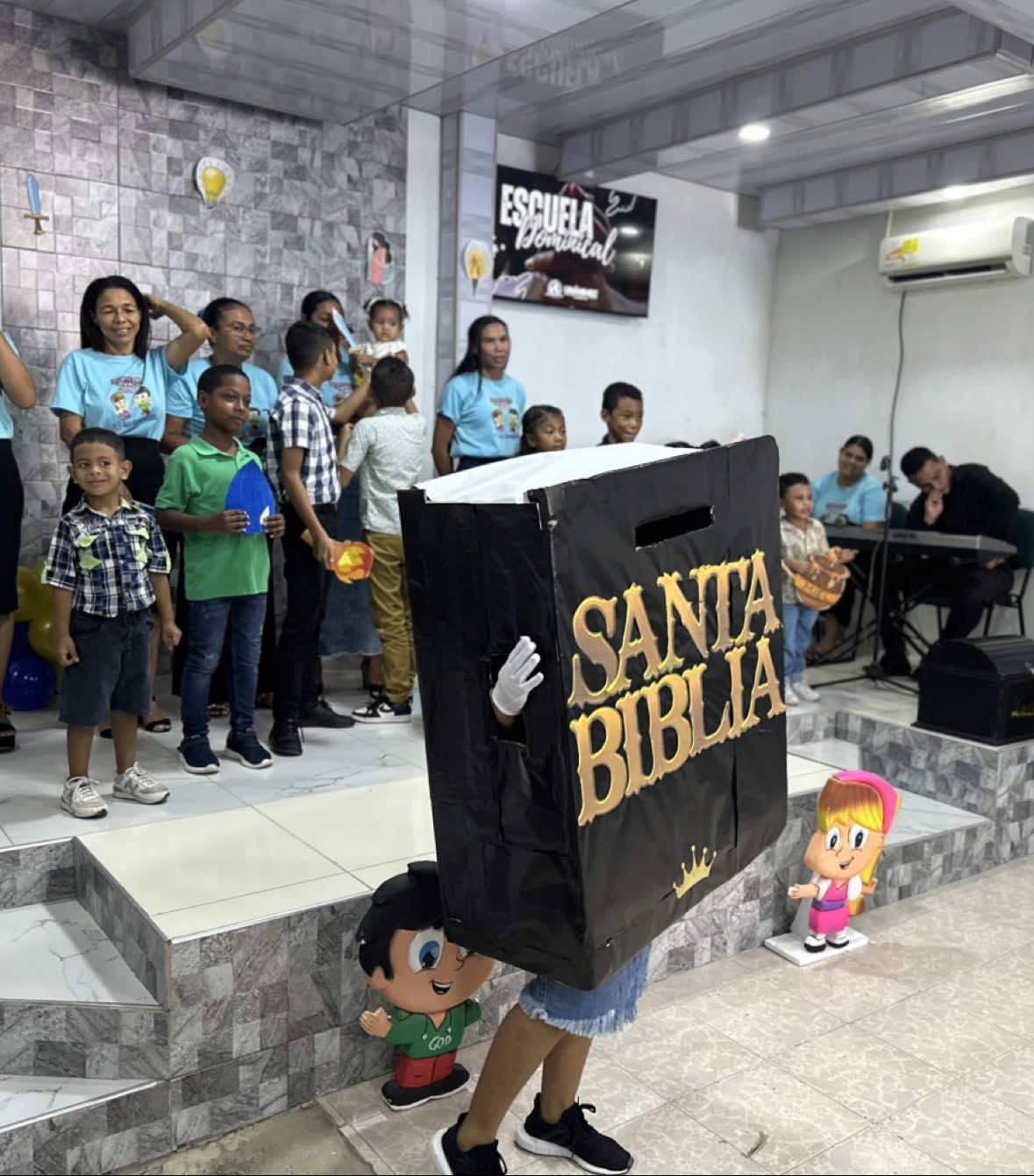 La Biblia 🆚 El Celular  . . . Y para ti, quién está ganando? 📖 vs 📱 #biblia #ipuc #reflexion #celular 