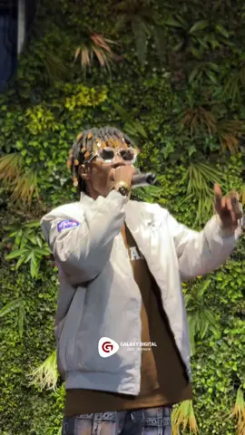 IT IS OKAY! @acidicvokoz_ug serenades at #ComedyStoreUG  One for the future 💯  #ZzinaLifeStyle