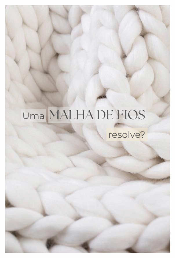 Nem mesmo uma malha de fios é capaz de, sozinha, manter a papada no lugar. Isso porque o acúmulo de pele nessa região é consequência direta da desestruturação facial que acontece com o envelhecimento. A pele do pescoço não “nasce” ali — ela escorrega do rosto. Por isso, quando tratamos a papada apenas criando uma malha elástica, sem reposicionar as estruturas superiores, o resultado é limitado e frequentemente frustrante. A estratégia mais inteligente é primeiro devolver sustentação ao rosto, reposicionando volume onde foi consumido com o tempo. Só então refinamos a região da papada, com tratamentos que realmente oferecem acabamento e naturalidade. No meu consultório, utilizo uma combinação personalizada de tecnologias e injetáveis, que juntos trazem resultados mais duradouros, seguros e elegantes. #Papada #EnvelhecimentoFacial #DermatologiaAvançada #ReestruturaçãoFacial #SustentaçãoFacial 