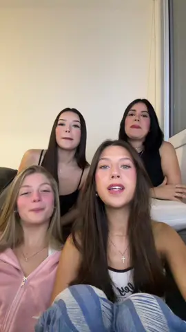 Eu juro que a gente se ama  @Ingrid @Isa marques @Loirafausti 