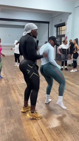 King of Squats 👑.                                #kingofsquats #sentadillas #academia #agachamento #danca 