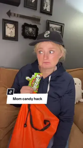 Halloween candy mom hack. This way we get all the “protein bars” we want. #MomsofTikTok #broandsis #siblingsbelike #momhumor #momcontent 