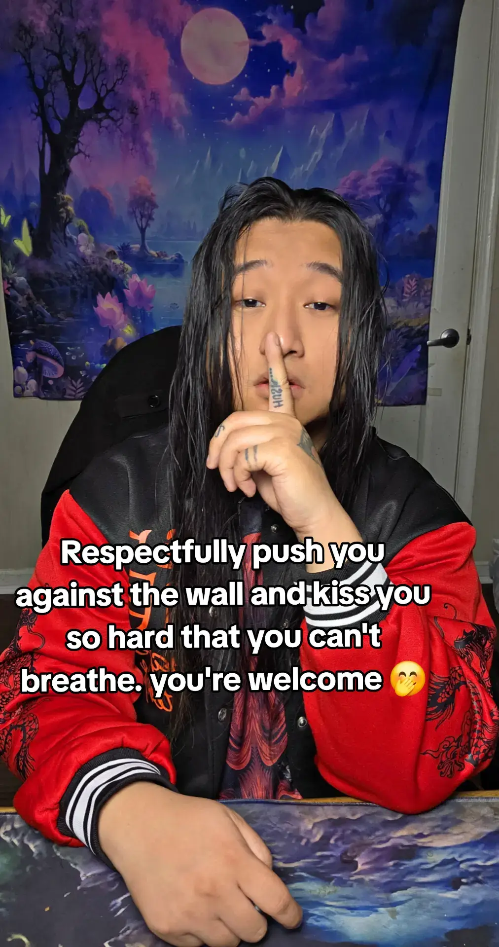 #kiss #redroom #BookTok #single 