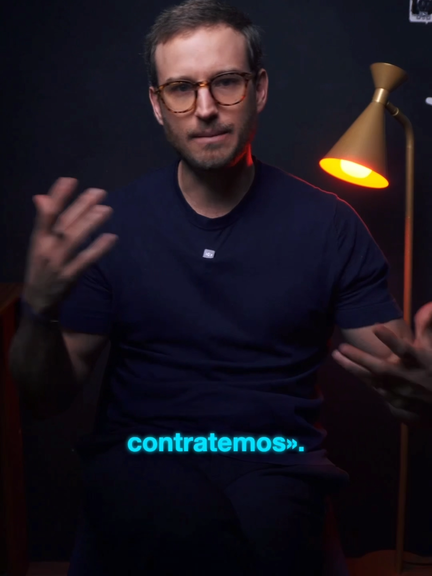 💥 El error más grave que cometí cuando fundé mi agencia con mi hermano fue querer escalar demasiado rápido. 🚀 Teníamos hambre, visión, energía… pero no estructura. Y cuando escalas sin bases sólidas, lo que haces es acelerar el caos. ⚡️ Aprendí que la velocidad sin dirección es autodestrucción. Primero construye sistemas, procesos y cultura. Después, acelera todo lo que quieras. 🔥 #Mentalidad10x #AltaFrecuencia #CrecimientoReal #ModoResultados #EscalarConPropósito #NegociosDigitales #LiderazgoEmpresarial #EstrategiaYAcción #PiensaEnGrande #LeccionesDeNegocio #MarianoPorter