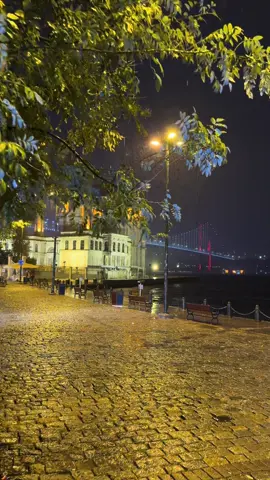 “İnsan kimi severse, baharı da odur kışı da...🤍☔️