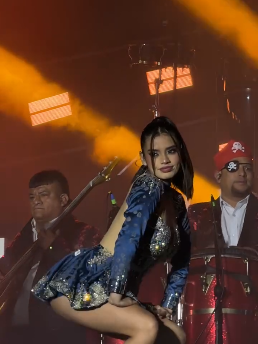 ARIANA GONZALES 💕💖 MOVETE MOVETE GUABRA DE MI VIDA #paratii #perú #viralvideos #cajamarca #labellaluz 