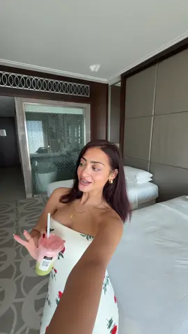 sorry I feel like I’ve been MISSING I’ve not posted in so long, let’s catch up, this is Day 1 in DXB eeeek im so excited to show you guys what I’ve been up too🌹✨✨✨ #holiday #Vlog #dubai 