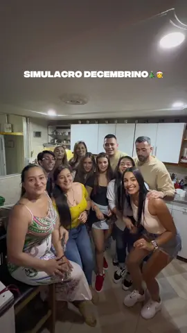 Diciembreeeee se llegó venir!!🎅🏻 Pd. Tengo contenido atrasado de Colombia que va a ir saliendo poquito a poquito porque este viaje estuvo muy bueno definitivamente jajaja🥹🇨🇴