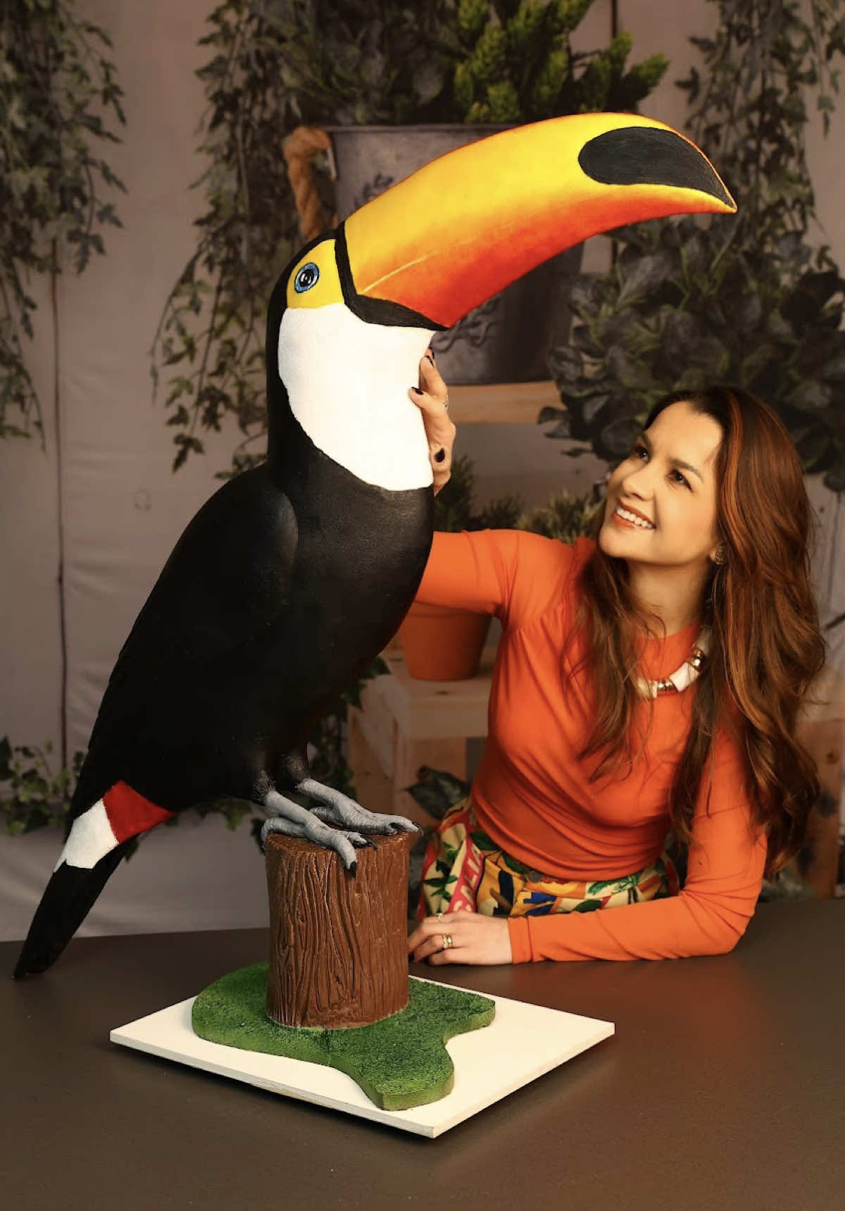 O que você faria com 23 Kg de chocolate? Eu fiz um tucano! O que achou do resultado? #vivicake