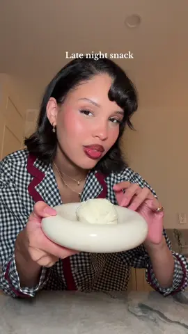 I basically don’t sleep anymore so having treats it is 🤍 #latenightsnack #fypシ #dessert #treat #icecream 