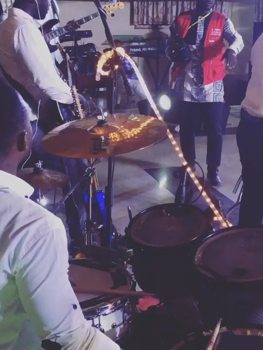 Kofi Emma’s awesome intro with Ghanaian gospel artist KWAKU Gyasi...!!!