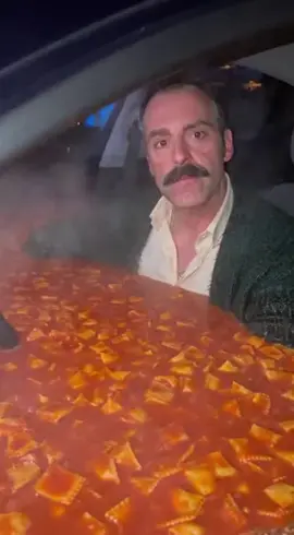 Voiture rempli de raviolis 😂 #viral #drole #humour #ia 