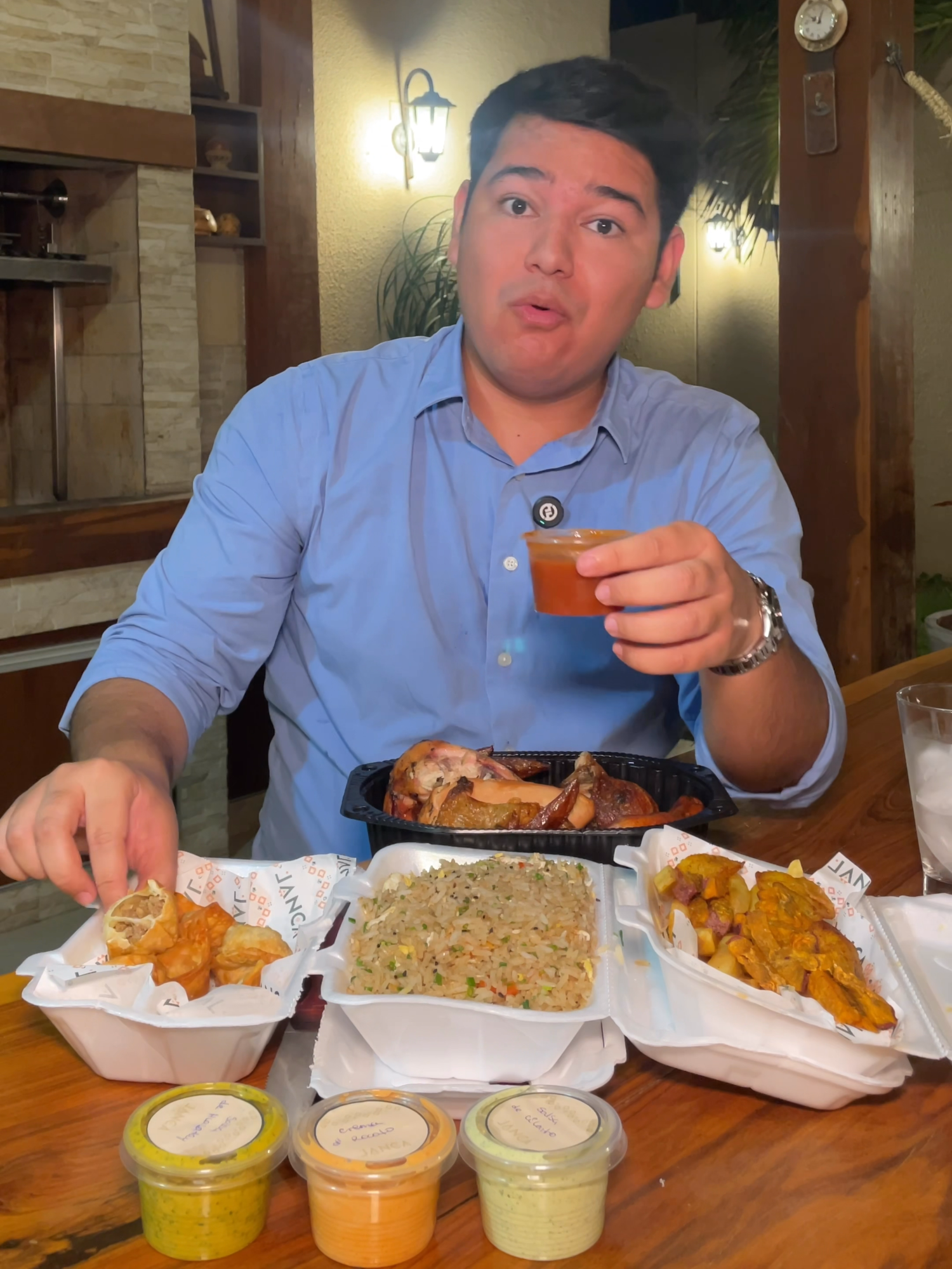 Yo compré de acá 👇 @jancarestaurante  📍 Dirección: Equipetrol, Calle 9B Nº33 (al lado de Macororo 11) 📲 Pedidos / Delivery: 62041904 ⚠️ Importante: Los pollos son solo con reserva y se venden de viernes a domingo. ⌚️ Horarios: 	•	Viernes y sábado: 11:30 a.m. a 10:00 p.m. 	•	Domingo: 11:30 a.m. a 9:00 p.m. Siempre les voy a detallar los horarios y les voy a poner un numero de contacto, lo peor del mundo es ir a un lugar y quedarse con el deseo.  Posdata: Siempre disfruten su comida, la mejor comida del mundo es la que a ustedes les gusta.