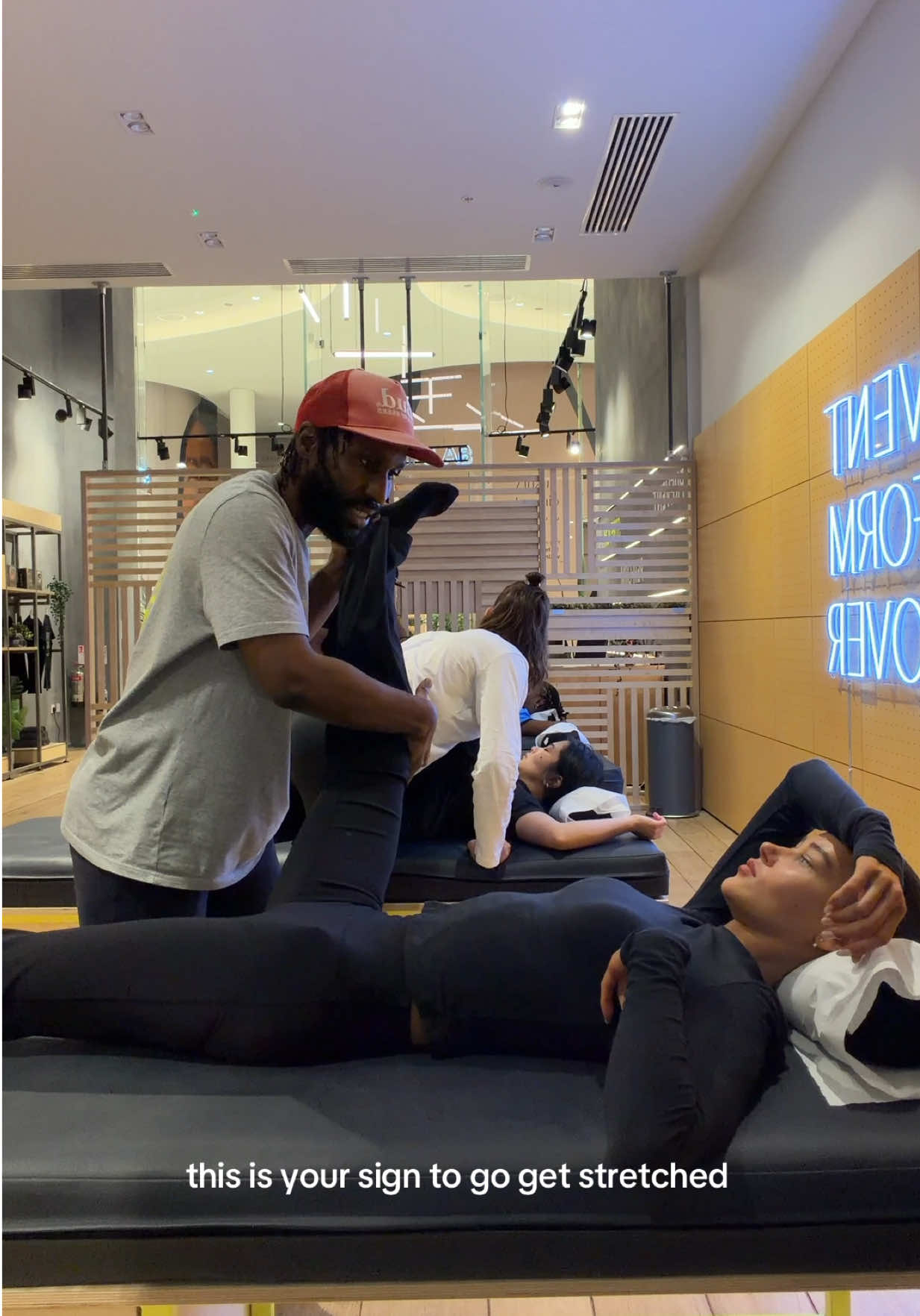 1h session to release tension, stress and anxiety. better mobility, sleep and energy the next day at Stretch Lab #stretch #stretchingexercises #stretchingroutine #mobility #flexibilitycheck 