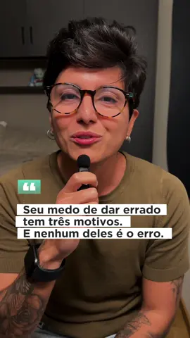 O medo de dar errado não vem do erro. Vem do medo de perder aprovação, identidade e controle. E quando você entende isso de forma racional, o medo perde o poder. Assista até o final! #medodofracasso #comportamentohumano #autoconhecimento