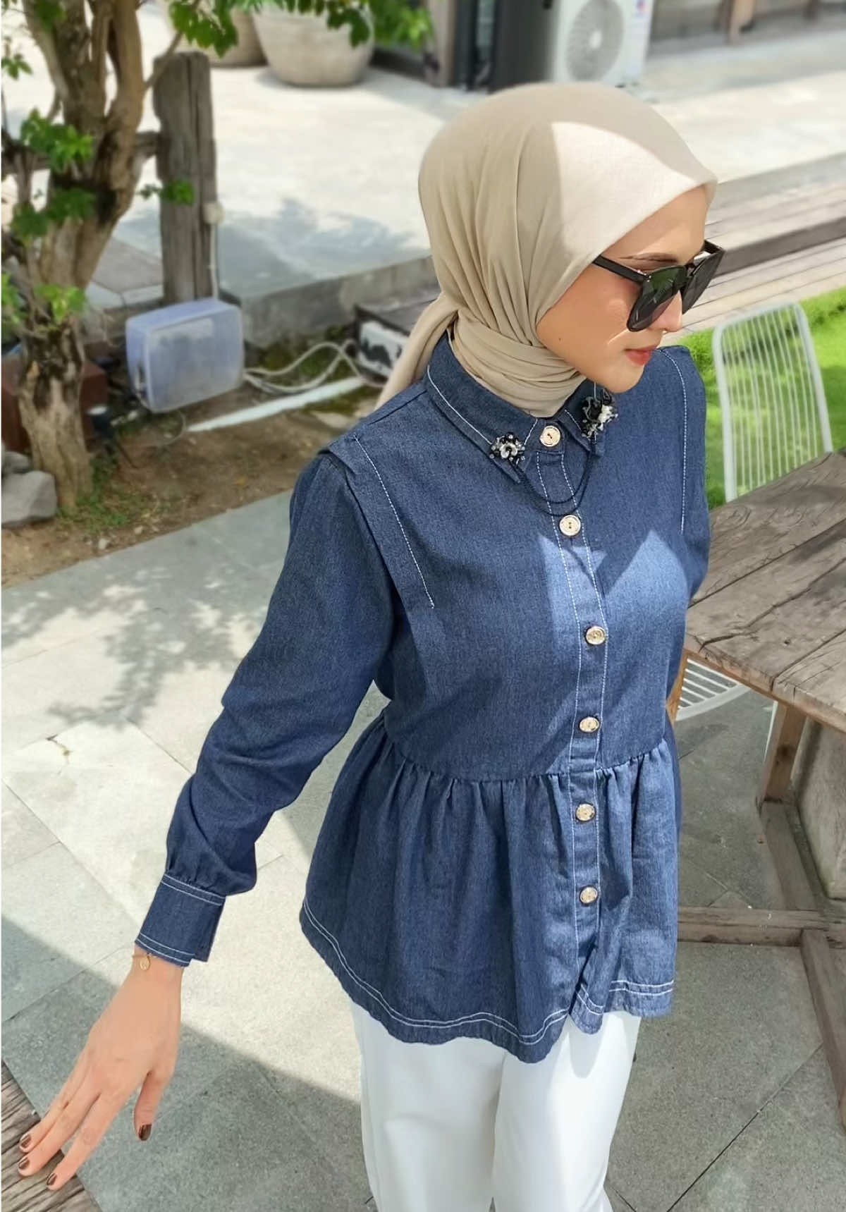 Ga sabar mau bukber pakai Blouse Denim ini ✨☺️ #blouseleberan #denimilebaran #ootddenim #kemejadenim #wispiekemejawanita 