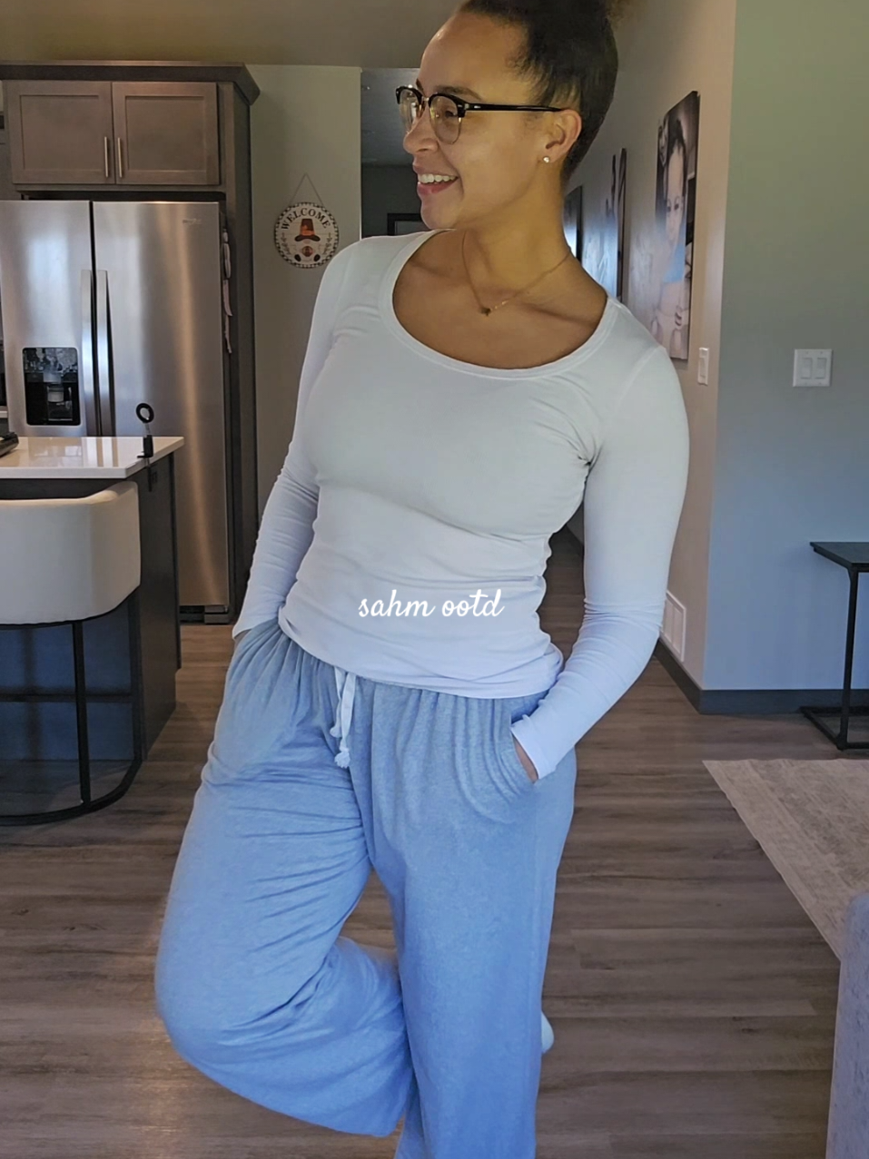 I'm always going to choose comfort above all 🩶 #flarepants #sportspants #comfypants #butterysoftpants #momootd 