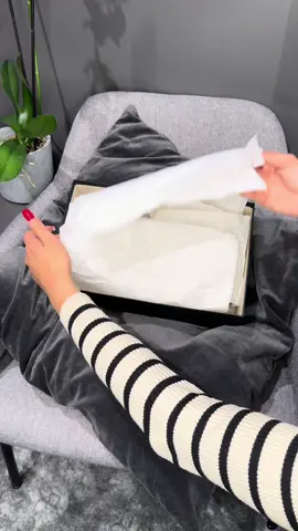 #dolceegabbana #authenticbrands #mamaogs #getmorepayless #highheels 