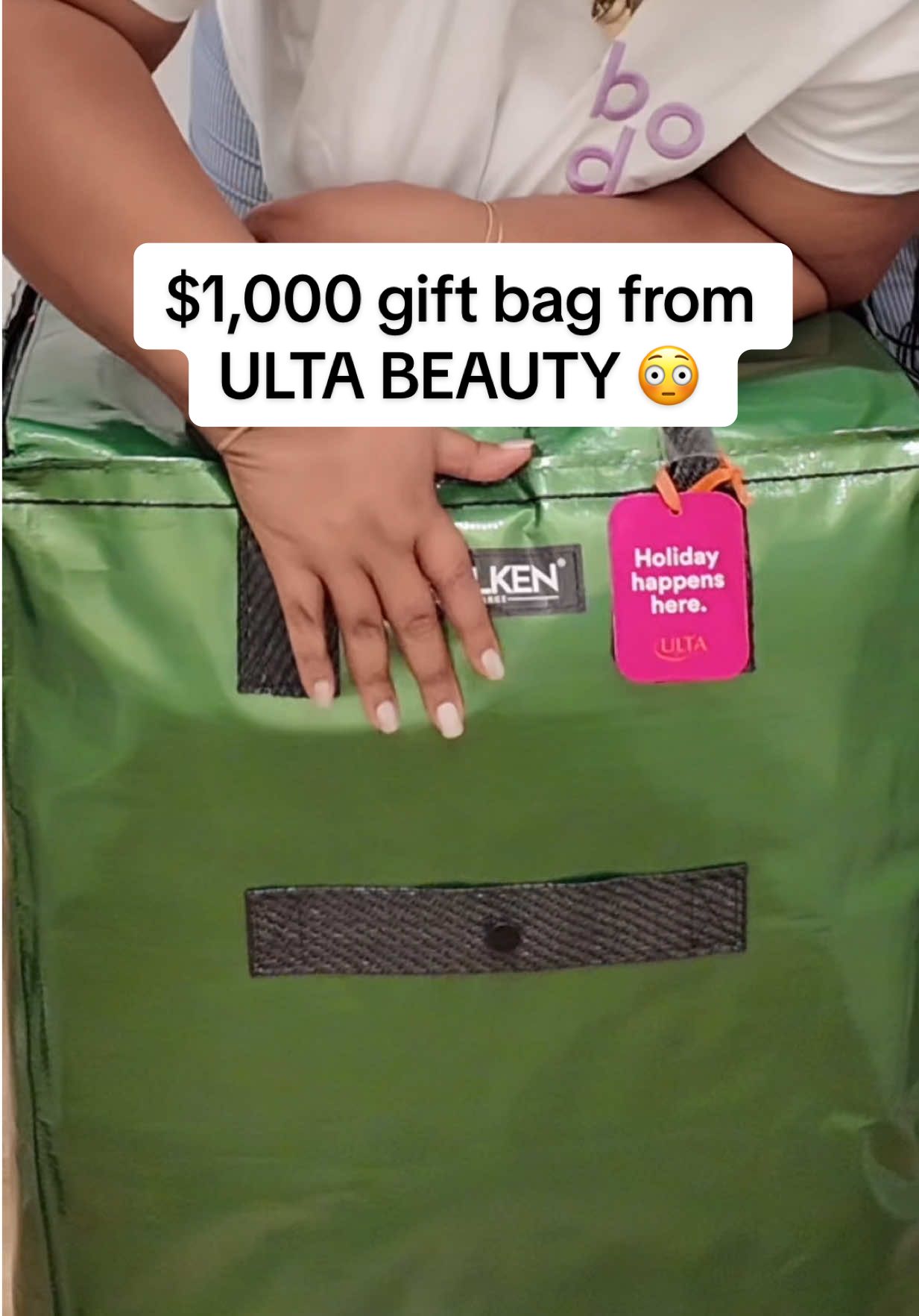 $1,000 gift bag from @Ulta Beauty  I went to the #ultabeauty Holiday Party in New York City to get an exclusive peek at their holiday gift sets for 2025, but instead of showing them to me, Ulta put them all in a @Hulken tote and sent me home with EVERYTHING! Clearly, if you're looking to gift this holiday season, you NEED to go to Ulta Beauty! Ulta ilysmmmm. Ulta Beauty holiday party gift, Holiday Gift sets at Ulta, Ulta Holiday NYC Event, Ulta Beauty collective haul #beautymavenraven #ubcollective