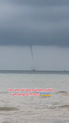 cận cảnh vòi rồng xuất hiện tại biển Lâm Đồng 05-11-2025 😰😰😰 #nhannhunhat #fyp #foryou #foryoupage #xuhuong 