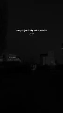 Bir ay doğar ilk akşamdan geceden..