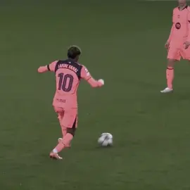 يحارب وحيداً 💔 . #foryoupage #fyp #fcbarcelona #lamineyamal 